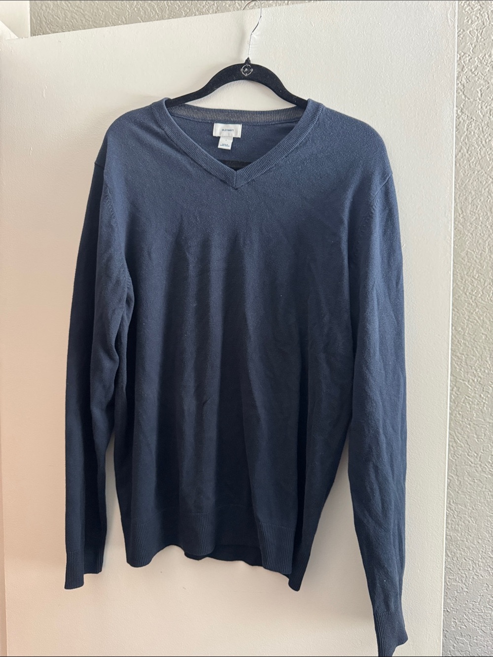 Old Navy Men's V-Neck Sweater in Navy Blue